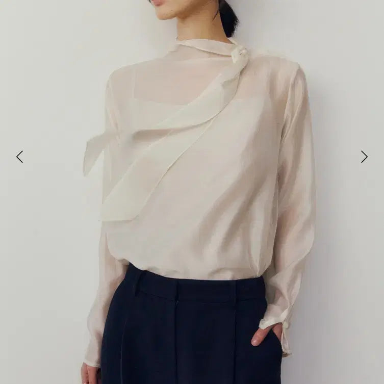 [SOLD OUT] 시에 타이 블라우스 새상품 크림 새상품