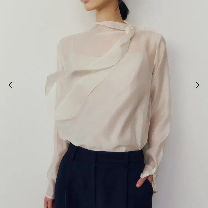 [SOLD OUT] 시에 타이 블라우스 새상품 크림 새상품