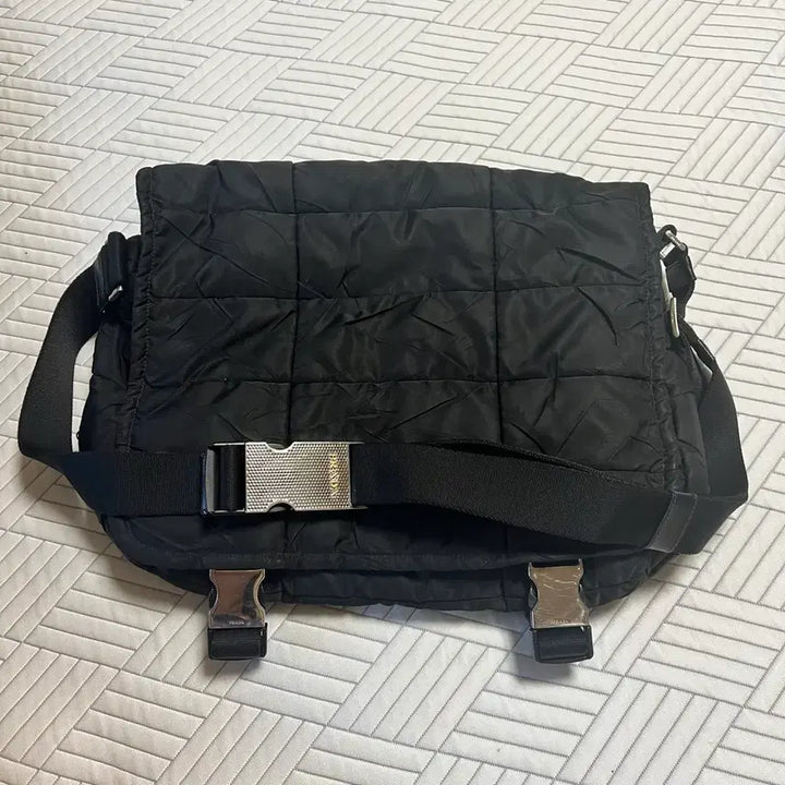 [SOLD OUT] [정품] 프라다 블랙 나일론 메신저백 크로스백 패딩백