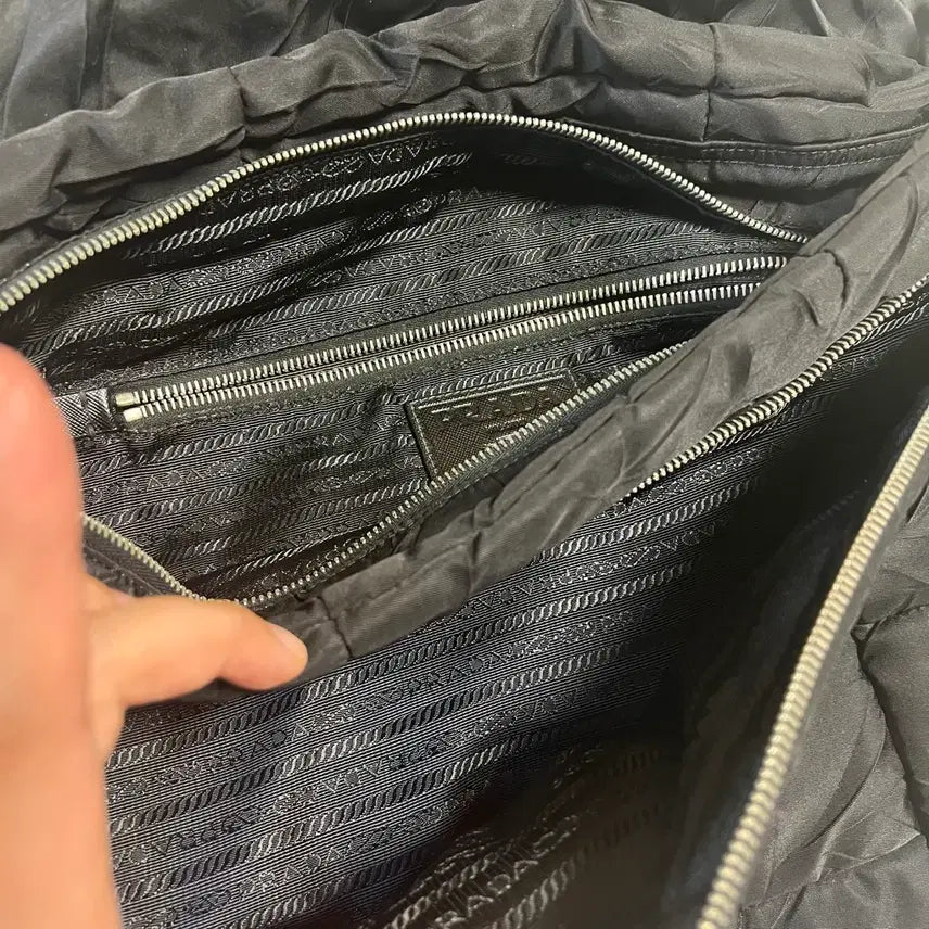 [SOLD OUT] [정품] 프라다 블랙 나일론 메신저백 크로스백 패딩백