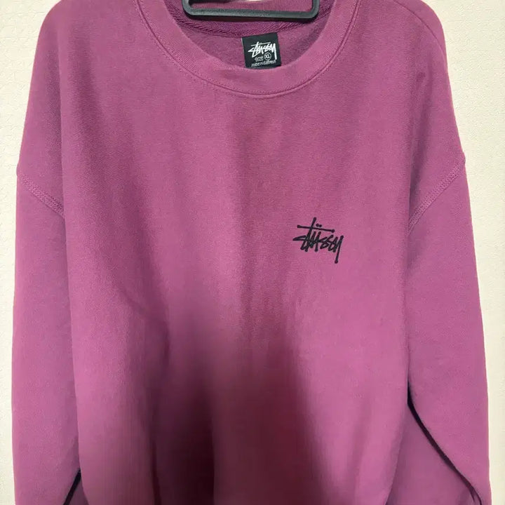 [BUNJANG] Stussy Basic Crewneck Sweatshirt Berry 2024 / 스투시 맨투맨 스투시 베이직 크루넥 베리 2024