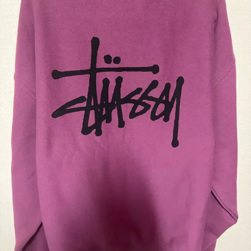 [BUNJANG] Stussy Basic Crewneck Sweatshirt Berry 2024 / 스투시 맨투맨 스투시 베이직 크루넥 베리 2024