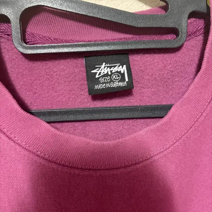 [BUNJANG] Stussy Basic Crewneck Sweatshirt Berry 2024 / 스투시 맨투맨 스투시 베이직 크루넥 베리 2024