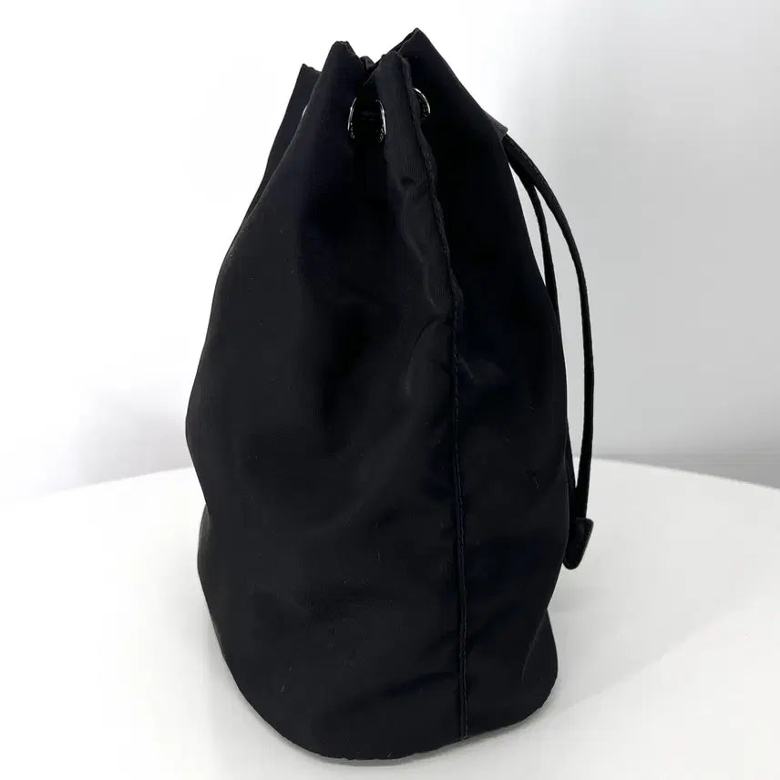 [BUNJANG] Prada Nylon Triangle Logo Bucket Pouch Black / 프라다 나일론 삼각로고 버킷 파우치 블랙