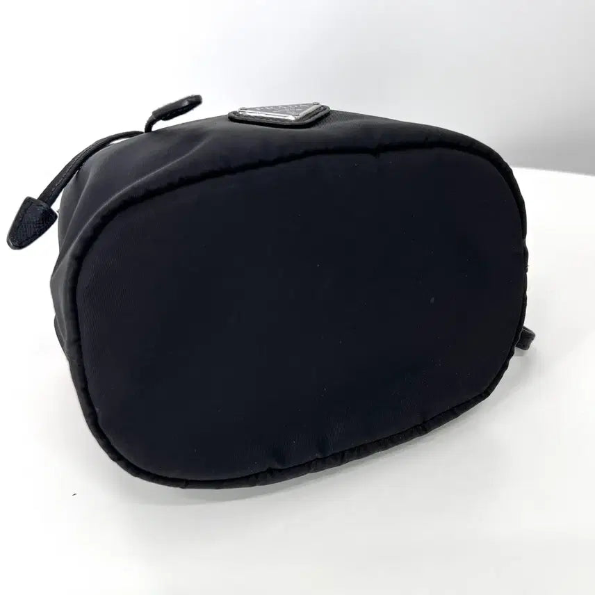 [BUNJANG] Prada Nylon Triangle Logo Bucket Pouch Black / 프라다 나일론 삼각로고 버킷 파우치 블랙