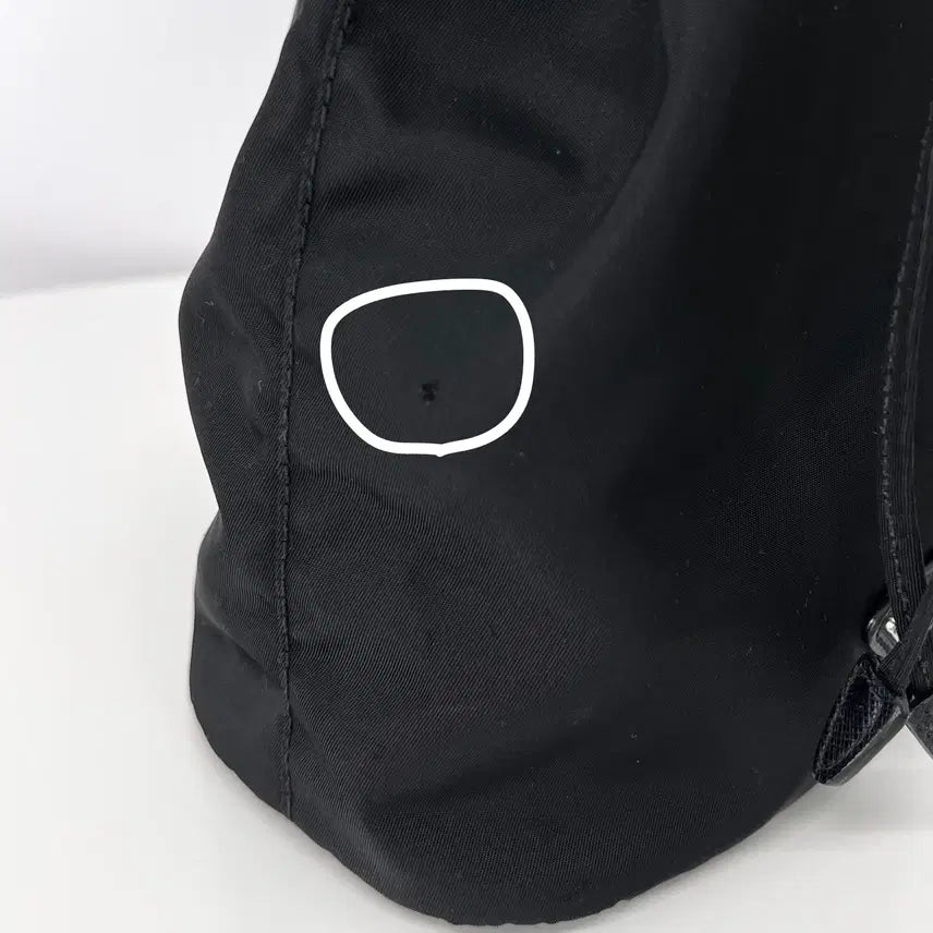 [BUNJANG] Prada Nylon Triangle Logo Bucket Pouch Black / 프라다 나일론 삼각로고 버킷 파우치 블랙