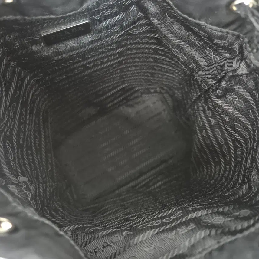 [BUNJANG] Prada Nylon Triangle Logo Bucket Pouch / 프라다 나일론 삼각로고 버킷 파우치 블랙 (1NE369)