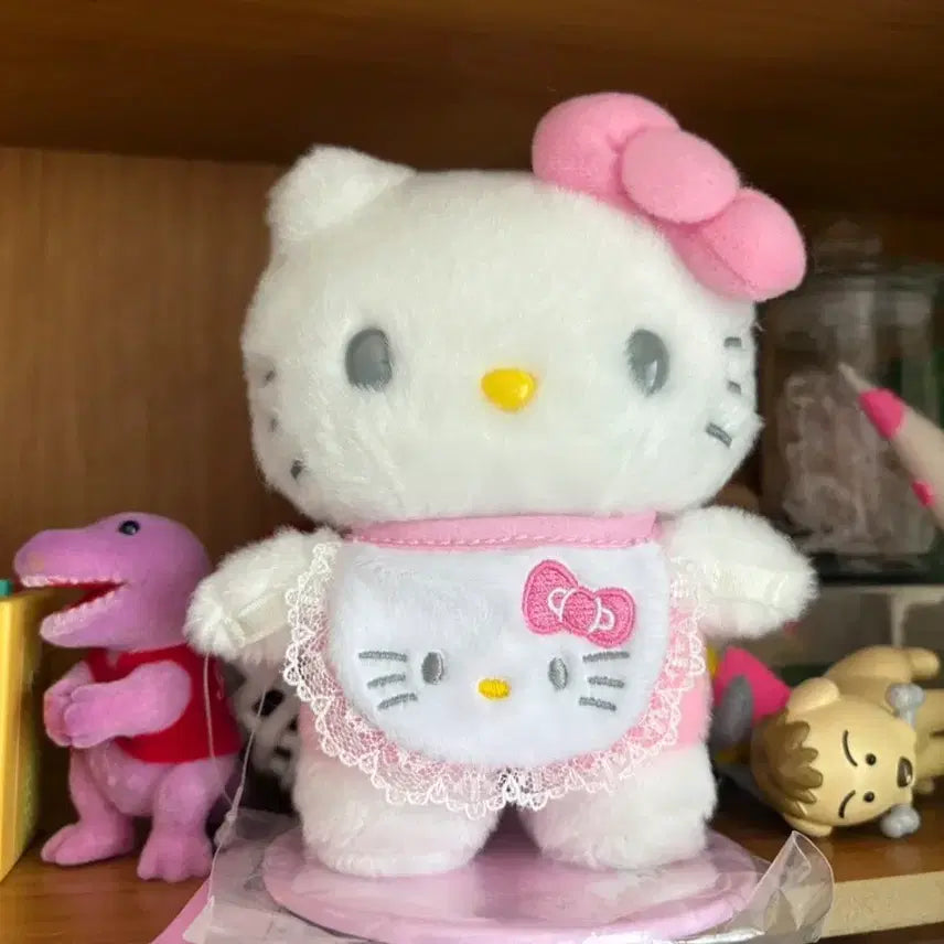[SOLD OUT] 헬로키티 턱받이 인형 봉제인형