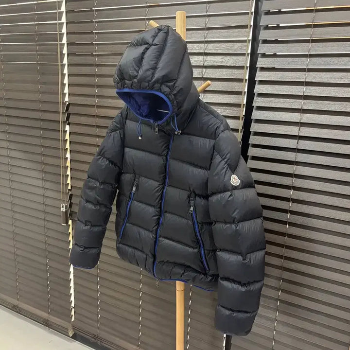 [SOLD OUT] 몽클레어 쇼봉 네이비 후드 패딩 자켓 (2)size