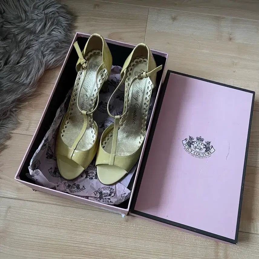 [SOLD OUT] Juicy Couture 쥬시 꾸뛰르 크림/옐로우 글리터 힐 펌프