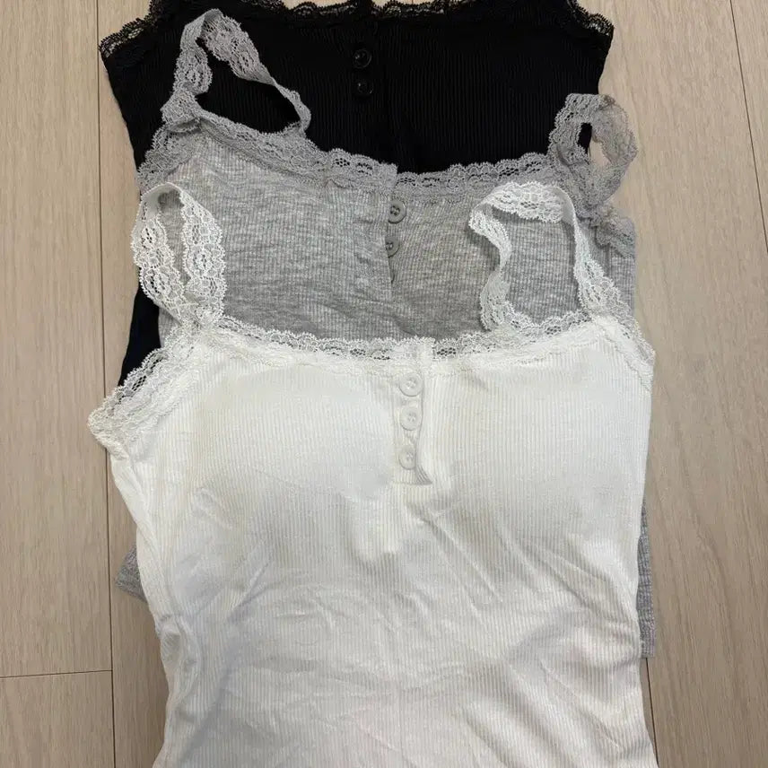 [BUNJANG] Lace Trimmed Camisole Top Gray / 캡내장 레이스 단추 나시 그레이 새상품