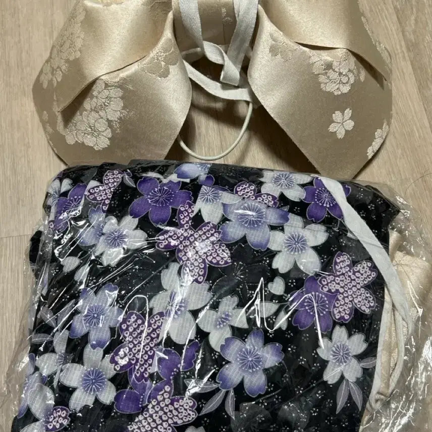 [BUNJANG] Black Floral Pattern Yukata / 유카타 판매
