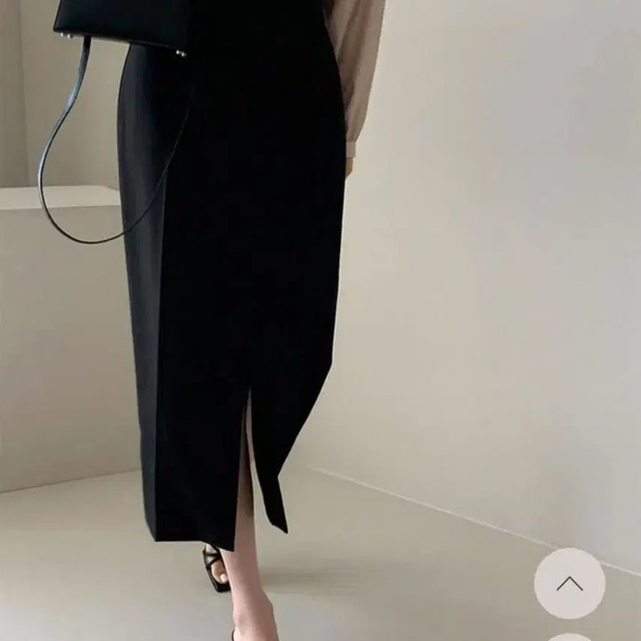 [SOLD OUT] 데일리룩 더로우 슬릿스커트 판매(블랙, s사이즈)