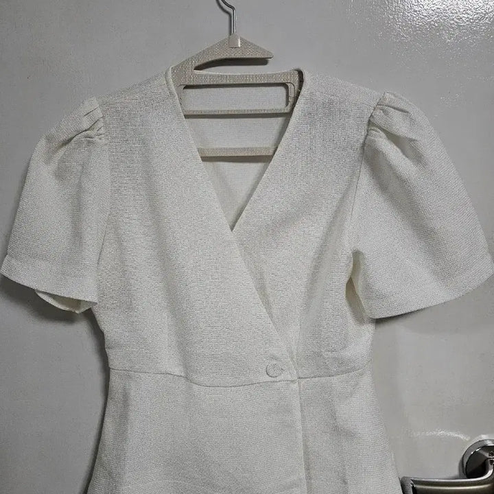 [SOLD OUT] 트위드  v넥  퍼프 랩블라우스