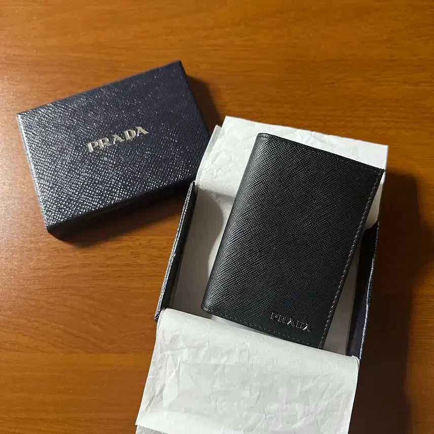 [SOLD OUT] (정품) 프라다 카드지갑 명함지갑