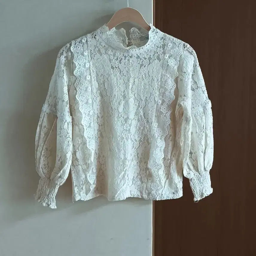 [SOLD OUT] 레코브 레이스 블라우스