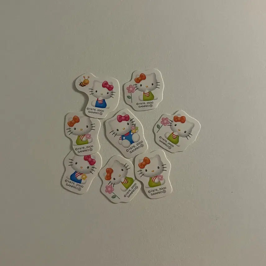 [BUNJANG] Vintage Hello Kitty Flake Seal Case / 고전키티 보관함 플레이크 씰 케이스