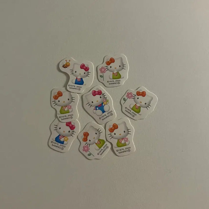 [BUNJANG] Vintage Hello Kitty Flake Seal Case / 고전키티 보관함 플레이크 씰 케이스