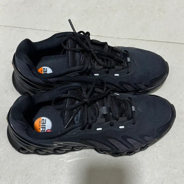 [BUNJANG] Nike Air Max Dn8 Black Anthracite Sneakers / 255 나이키 에어맥스 Dn8 블랙 앤트러사이트