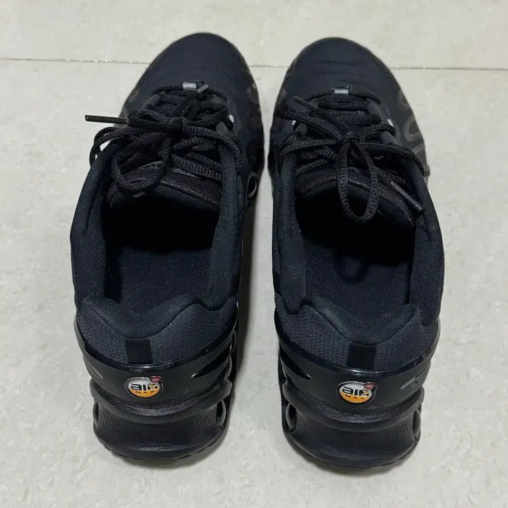 [BUNJANG] Nike Air Max Dn8 Black Anthracite Sneakers / 255 나이키 에어맥스 Dn8 블랙 앤트러사이트