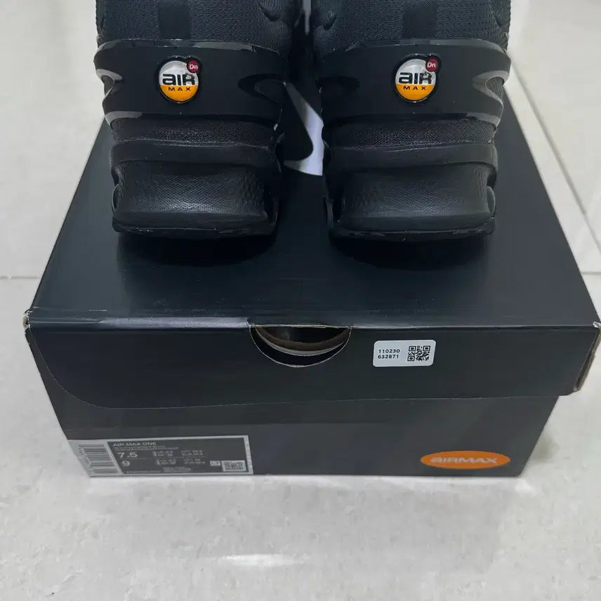 [BUNJANG] Nike Air Max Dn8 Black Anthracite Sneakers / 255 나이키 에어맥스 Dn8 블랙 앤트러사이트
