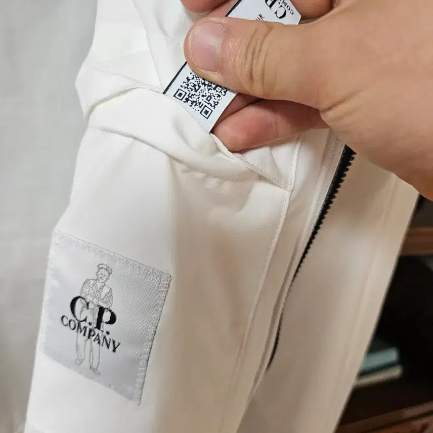 [SOLD OUT] 씨피 cp컴퍼니 프로텍 자켓 팔아요 54 110 105 xxl 바람막이