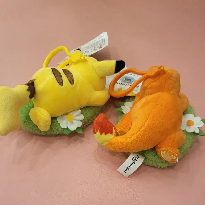 [BUNJANG] Pokemon Pikachu &amp; Charmander Flower Field Plush Keyring Set / 포켓몬 피카츄/파이리 꽃밭 인형 키링 세트