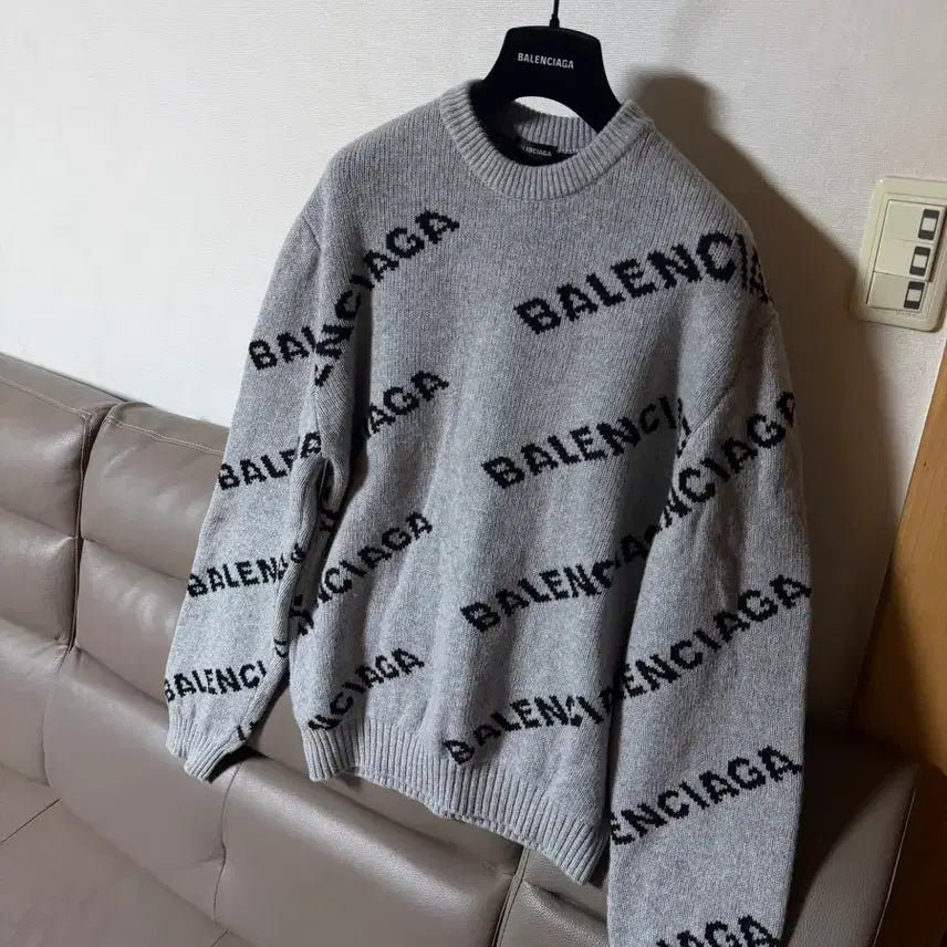 [BUNJANG] Balenciaga Multi-Logo Grey Knit Sweater (M) / (M)발렌시아가 멀티로고 그레이 니트
