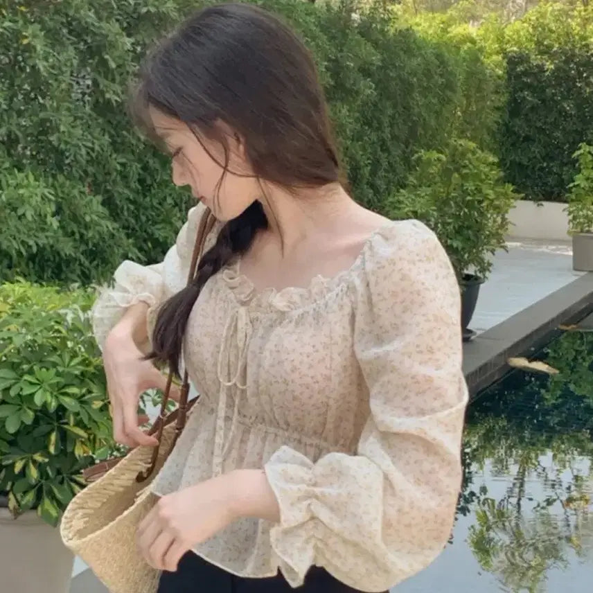 [BUNJANG] Cherrykoko Spring Frill Flower Blouse / 체리코코 봄 프릴 플라워 블라우스
