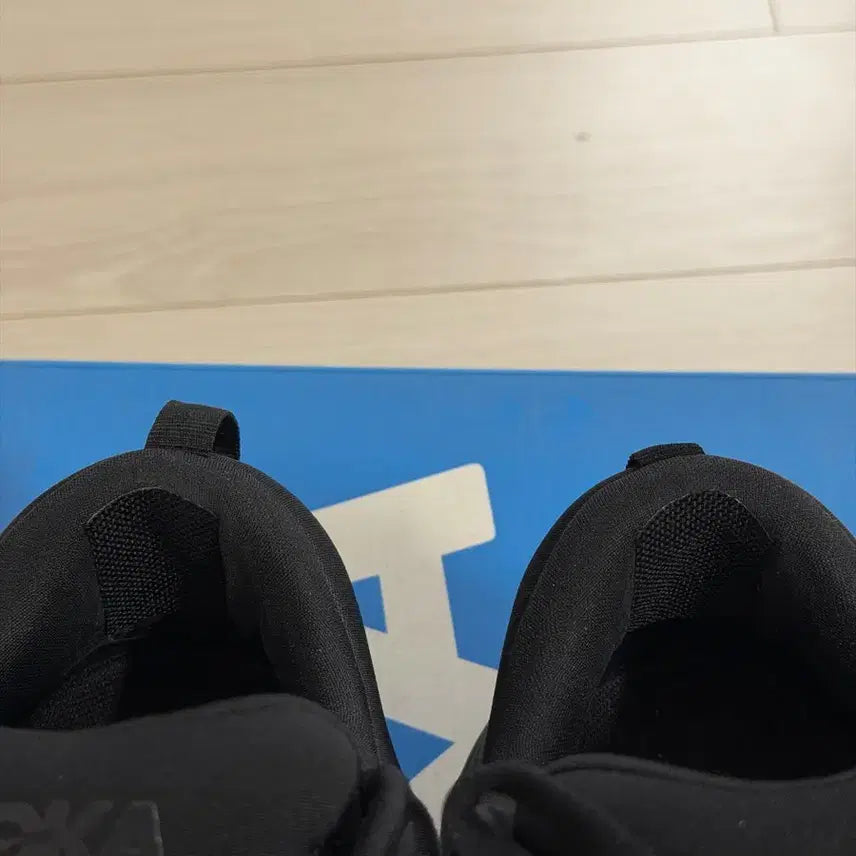 [SOLD OUT] 호카 본디8 블랙 275mm 운동화