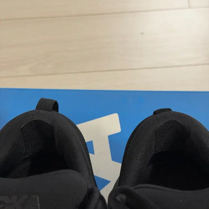 [SOLD OUT] 호카 본디8 블랙 275mm 운동화
