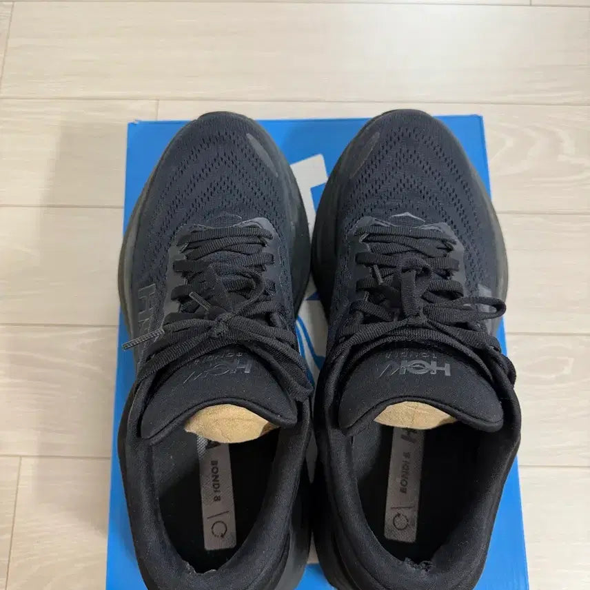 [SOLD OUT] 호카 본디8 블랙 275mm 운동화