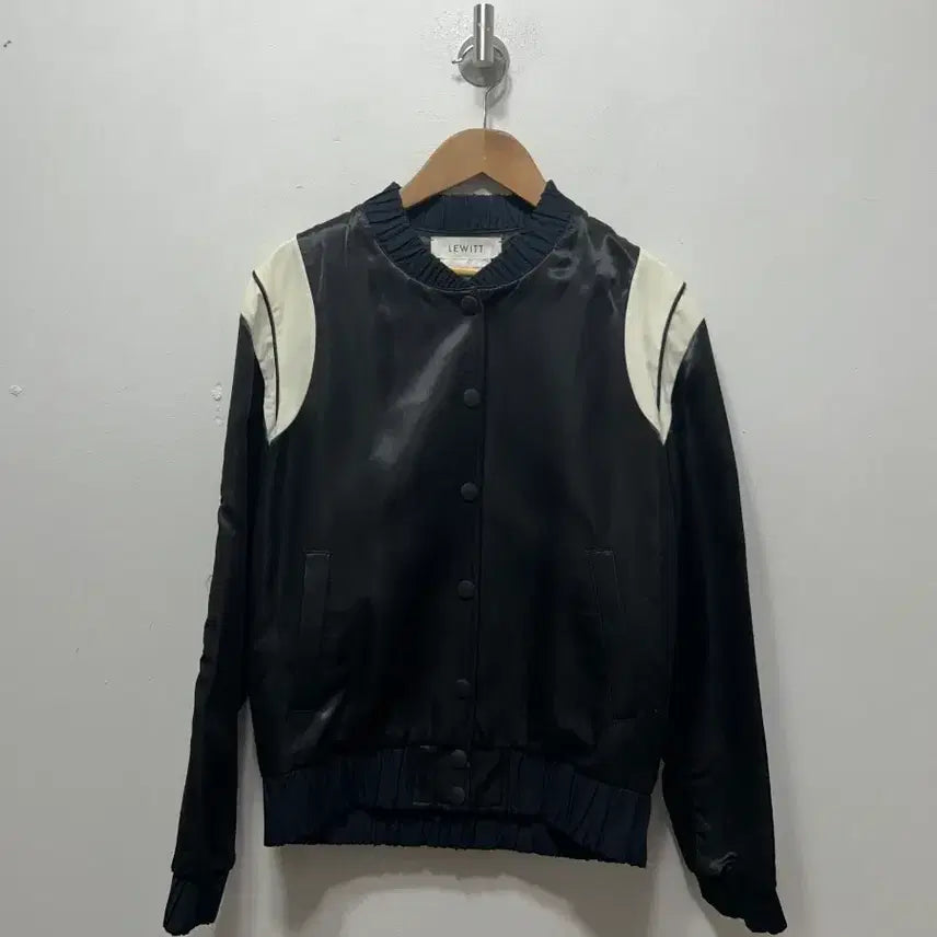 [BUNJANG] Lewitt Black Stadium Jacket M / LEWITT 레위트 블랙 스타디움 자켓 M