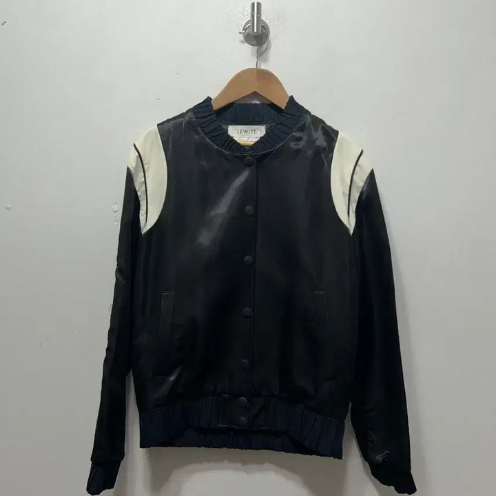 [BUNJANG] Lewitt Black Stadium Jacket M / LEWITT 레위트 블랙 스타디움 자켓 M