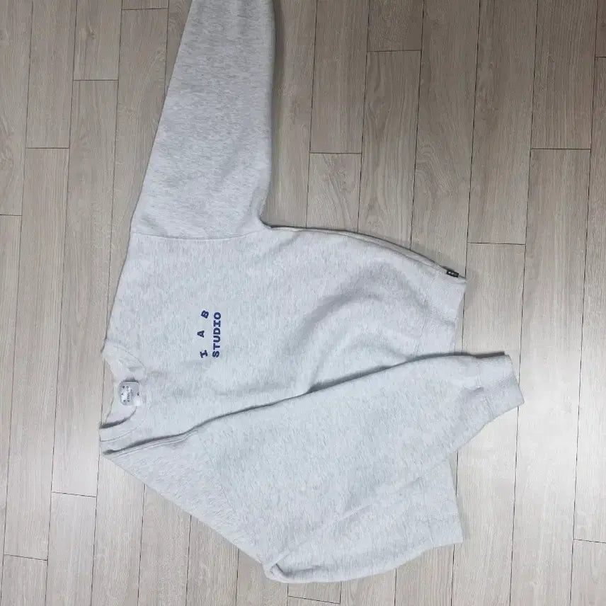 [BUNJANG] 아이앱 스튜디오 XL 맨투맨 / IAB 아이앱 스튜디오 XL 맨투맨 화이트