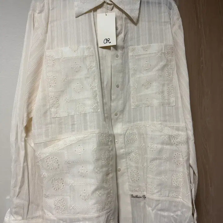 [SOLD OUT] 새상품)아우로 자수 아이보이셔츠
