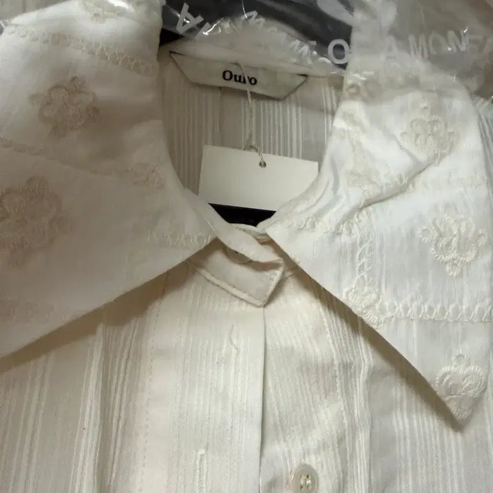 [SOLD OUT] 새상품)아우로 자수 아이보이셔츠