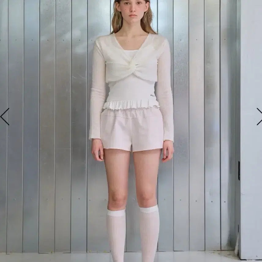 [BUNJANG] Lilykots Frill Sleeveless White Top / 릴리코츠 프릴 슬리브리스 화이트