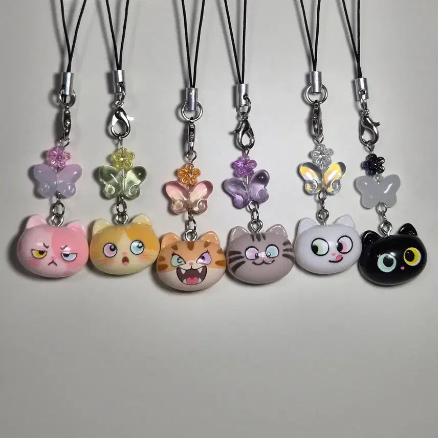 [BUNJANG] Beaded Cat Charm Keychain with Butterfly Accent / 표정냥키링 비즈키링