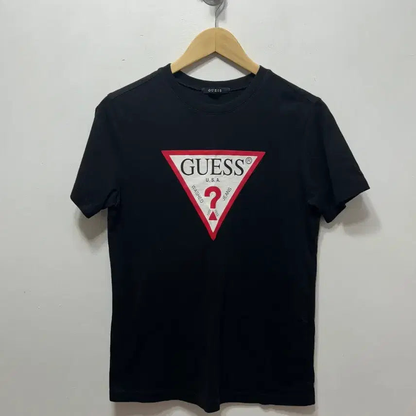 [SOLD OUT] 게스 삼각 로고 블랙 반팔 티셔츠 S