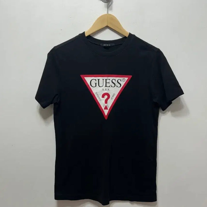 [SOLD OUT] 게스 삼각 로고 블랙 반팔 티셔츠 S