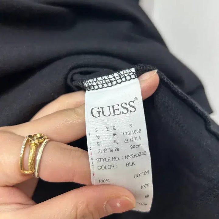 [SOLD OUT] 게스 삼각 로고 블랙 반팔 티셔츠 S