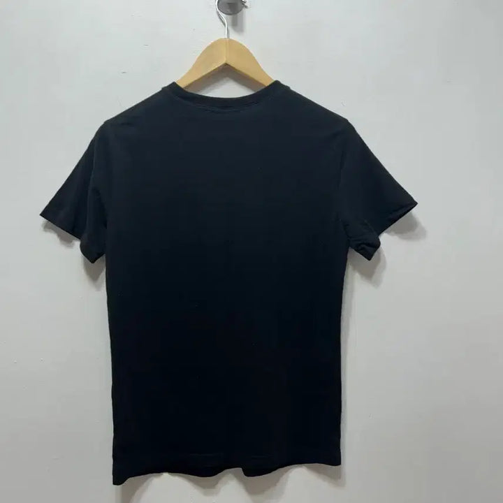 [SOLD OUT] 게스 삼각 로고 블랙 반팔 티셔츠 S
