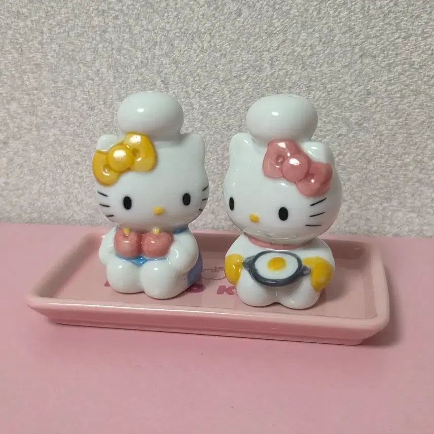 [BUNJANG] Sanrio Hello Kitty Chef Salt and Pepper Shaker Ceramic Set / 산리오 고전 헬로키티 셰프 소금 후추통 도기 세트