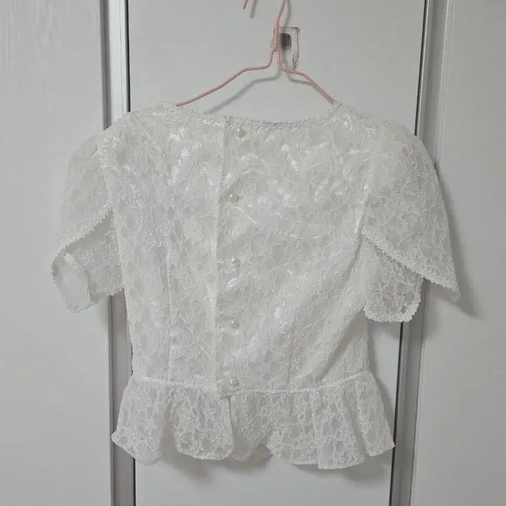 [BUNJANG] Floral Lace Frill Blouse / 꽃잎st 일본 프릴 블라우스(핏 예쁨)