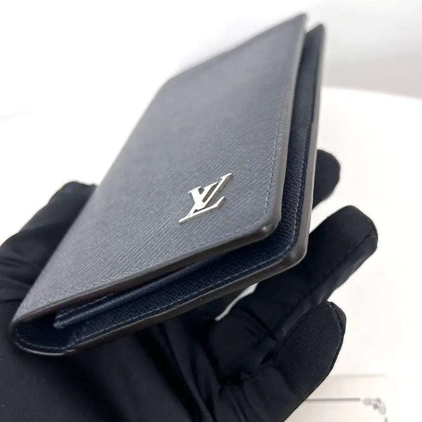 [BUNJANG] [감정완료] 루이비통 LV 로고 타이가 브라짜 장지갑 / [감정완료] 루이비통 LV 로고 타이가 브라짜 장지갑