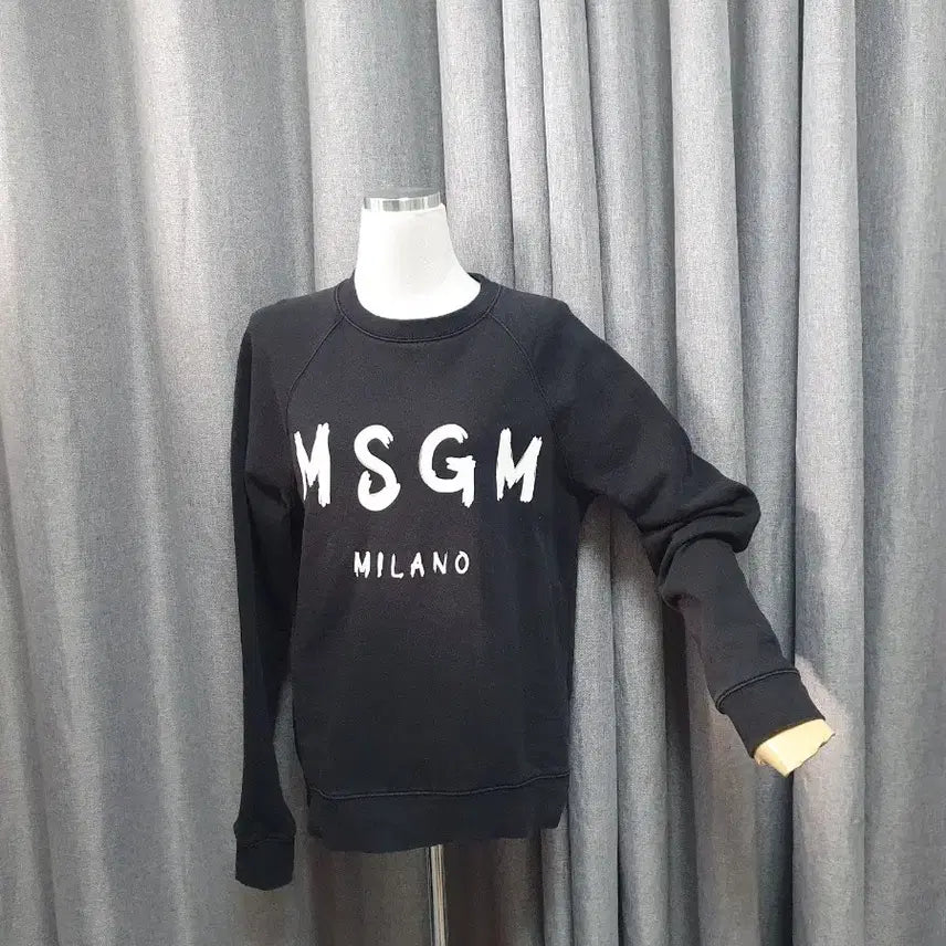 [BUNJANG] MSGM블랙 맨투맨 / MSGM블랙 맨투맨