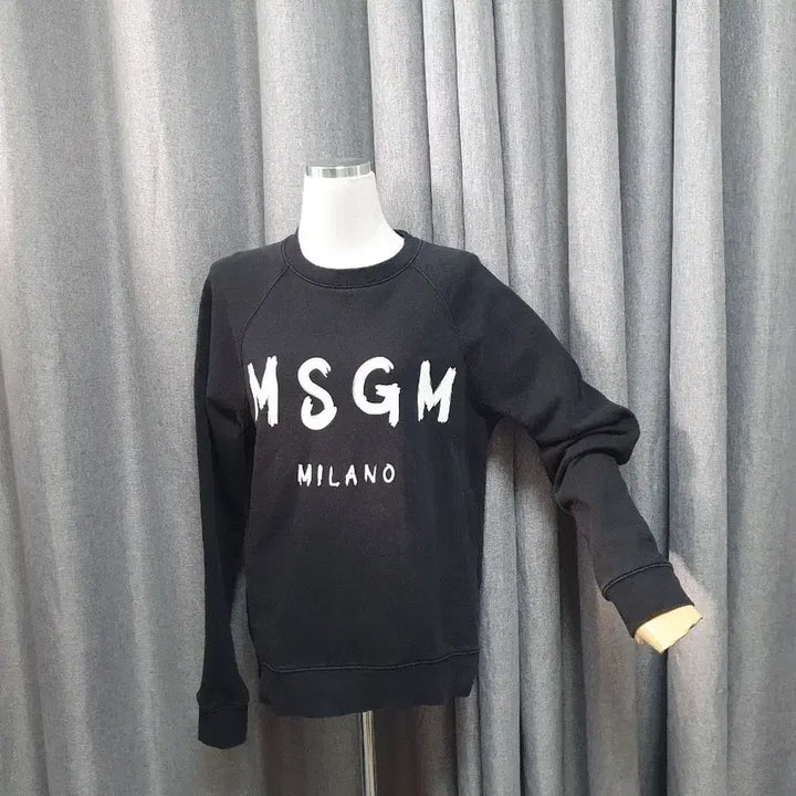 [BUNJANG] MSGM블랙 맨투맨 / MSGM블랙 맨투맨