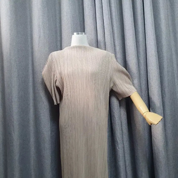 [SOLD OUT] 플리츠 퍼프 맥시원피스