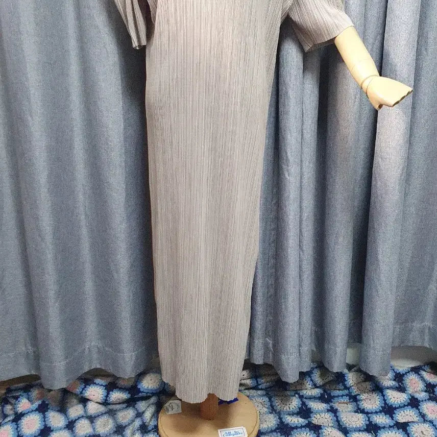[SOLD OUT] 플리츠 퍼프 맥시원피스